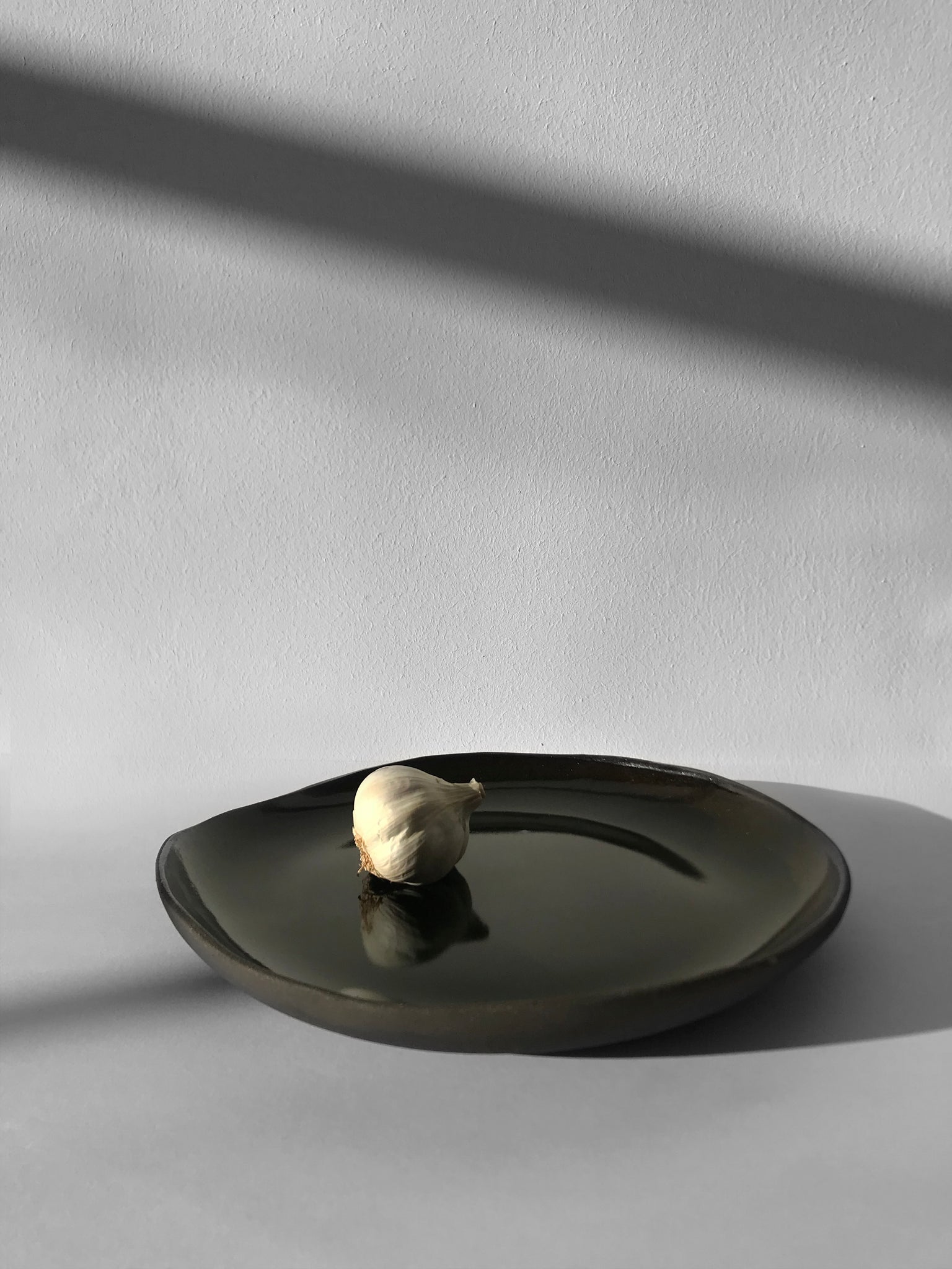 Dinner plate — Black