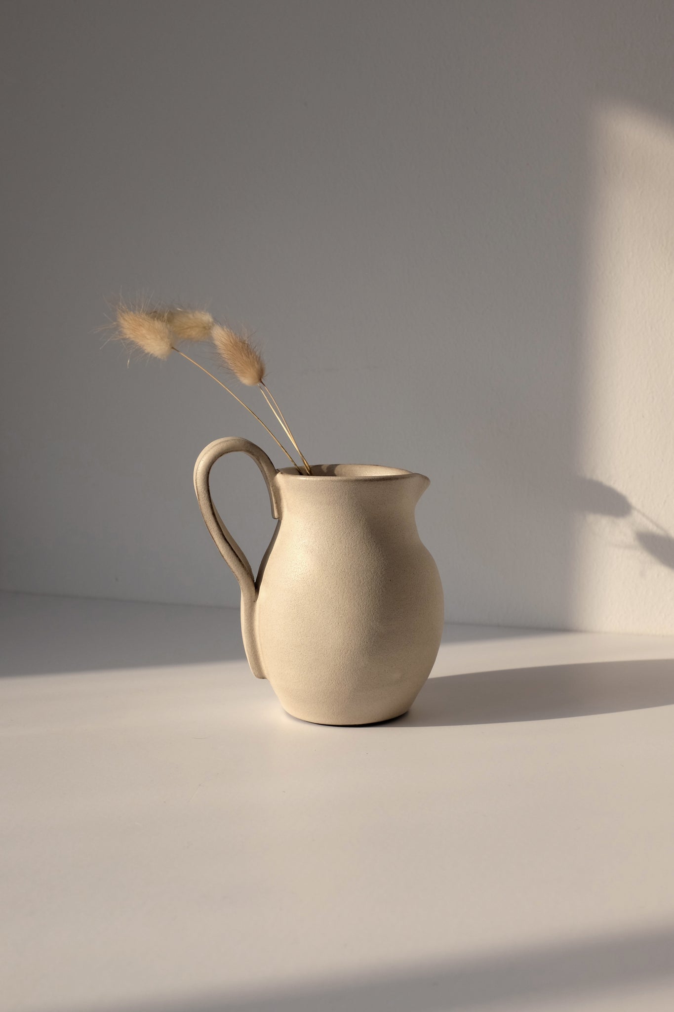 Flat handle jug